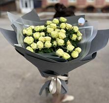 Букет Белые кустовые розы Солинеро в Бешпагире