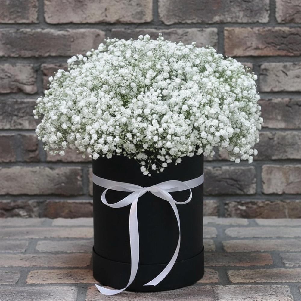 Цветочная композиция из Гипсофила в шляпной коробке в Бешпагире