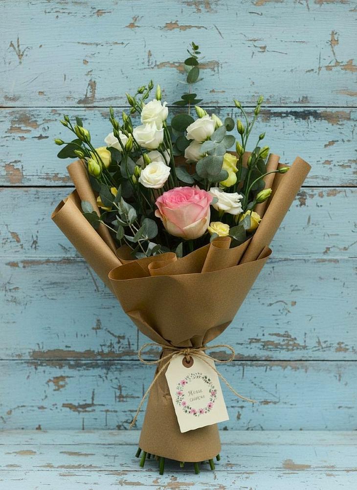 Букет цветов из: Розы и Лизиантусы в Бешпагире