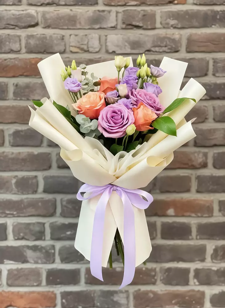 Букет цветов из: Лизиантусы и Розы в Бешпагире