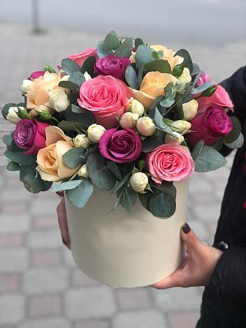 Цветочная композиция из Розы в шляпной коробке в Бешпагире