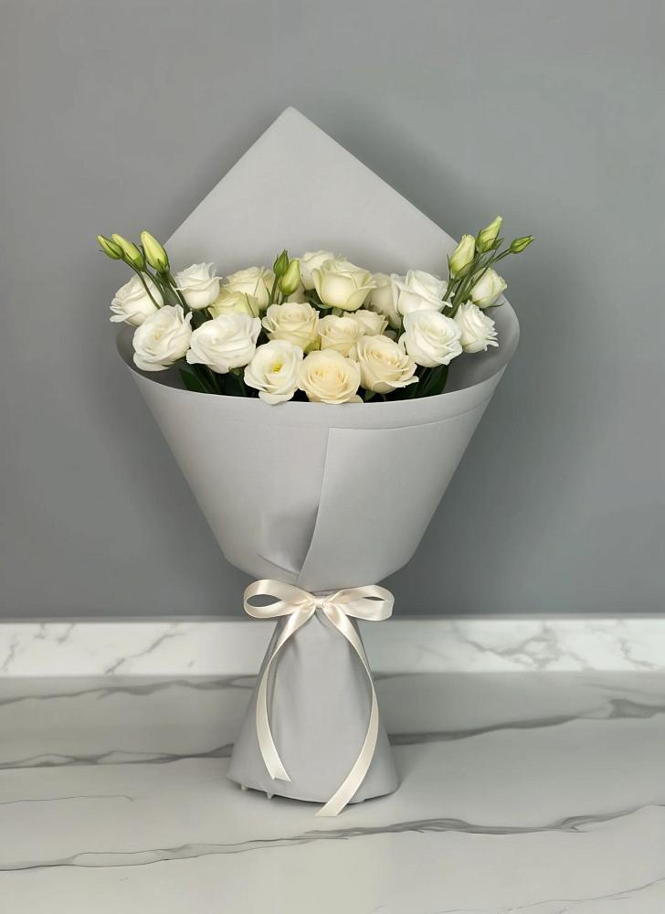 Букет цветов из: Розы и Лизиантусы в Бешпагире