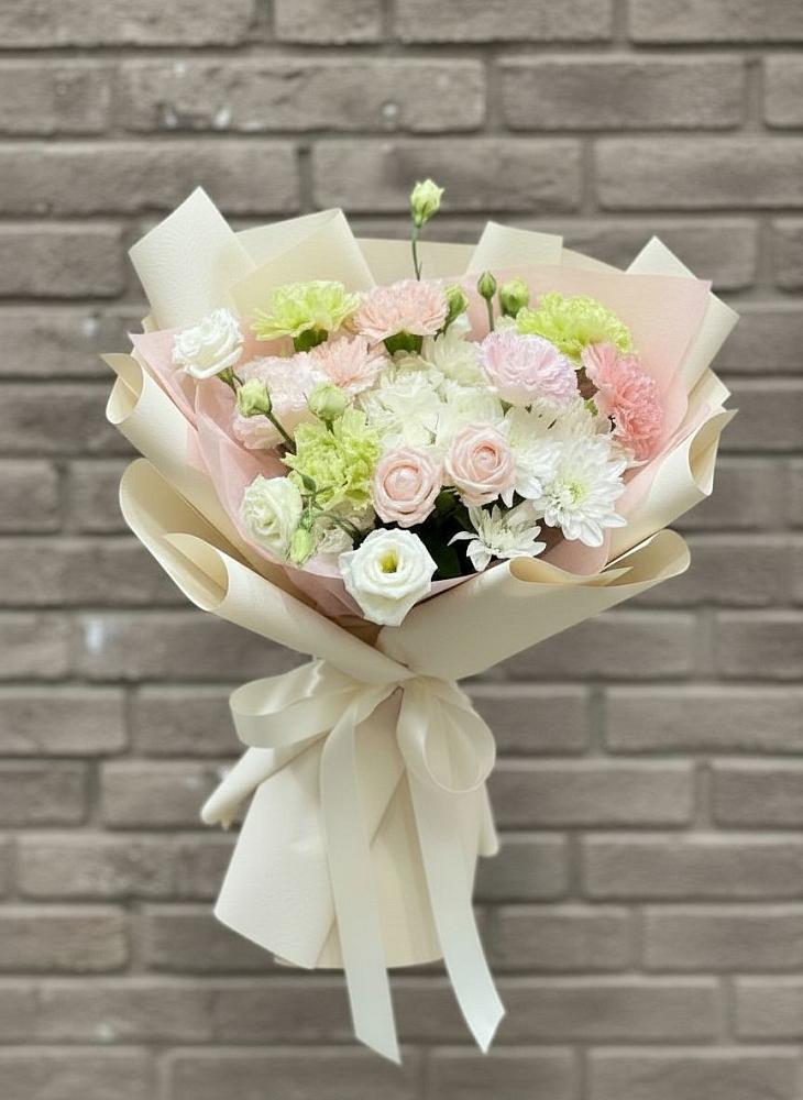 Букет цветов из: Гвоздики, Розы, Лизиантусы и Хризантемы в Бешпагире