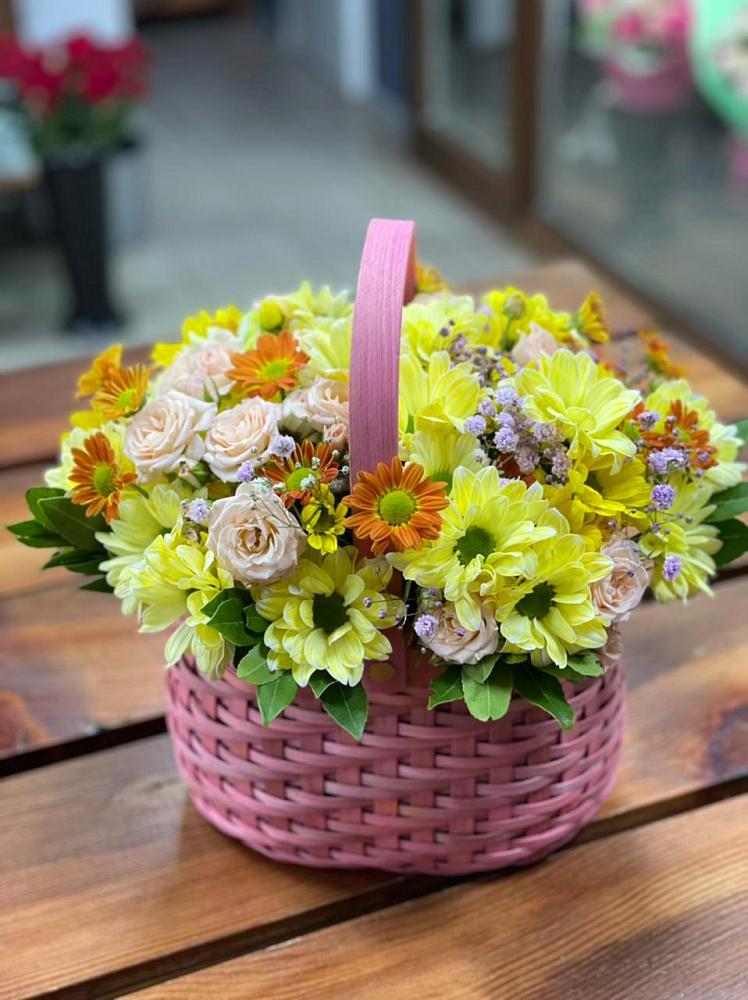 Цветочная композиция из Хризантемы и Розы в корзине в Бешпагире